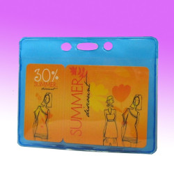 Ausweishülle mit Langloch und 2 runden Löchern an der Breitseite.